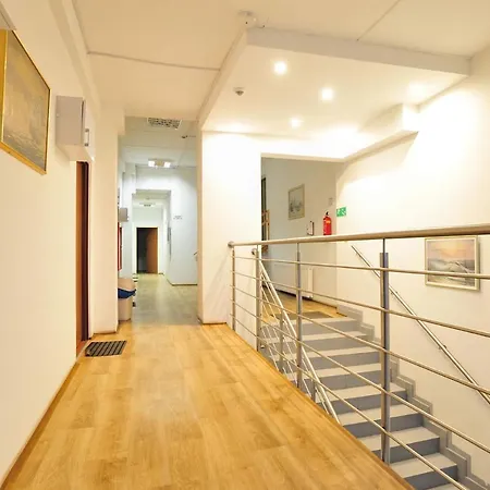 Viola Hostel *